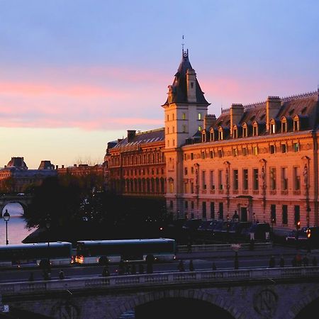 Two Bedroom Luxury Apartment - Balcony With View Of Notre Dame Paryż Zewnętrze zdjęcie