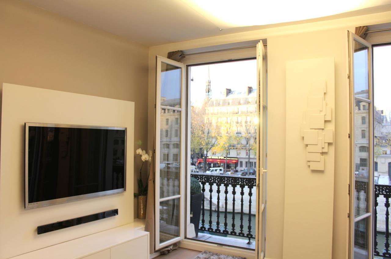 Two Bedroom Luxury Apartment - Balcony With View Of Notre Dame Paryż Zewnętrze zdjęcie